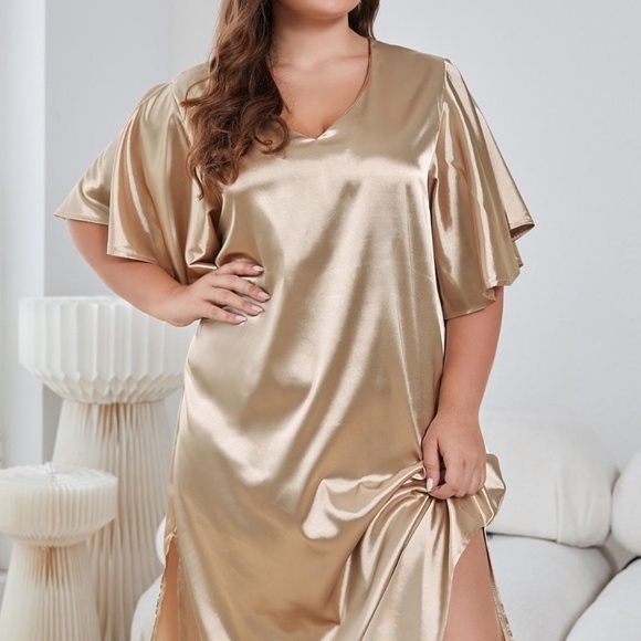 Plus Size Flutter Sleeve V-Neck Side Slit Women's Night Gown - Picture 1 of 6